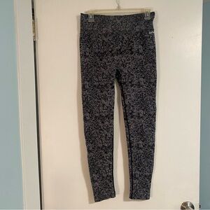 DFYNE Women's Impact Seamless Scrunch Leggings Gray Women’s Size S Gym Athletic